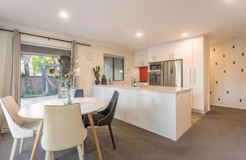 Greenhithe Villa | Resort Style in Urban Auckland