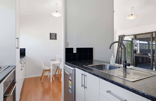 Owhata House | Retreat@23 - Stylish 2BR with Covered Deck
