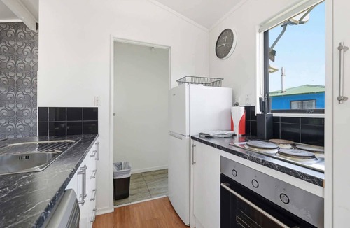 Owhata House | Retreat@23 - Stylish 2BR with Covered Deck