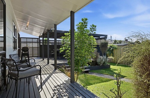 Owhata House | Retreat@23 - Stylish 2BR with Covered Deck