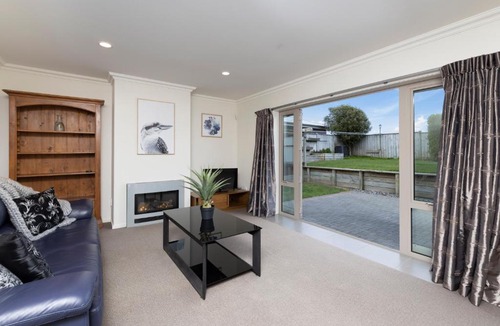 Wharewaka House | Rise and Shine - Taupo