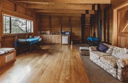 Inglewood Cabin | River Retreat - Off the Grid Escape