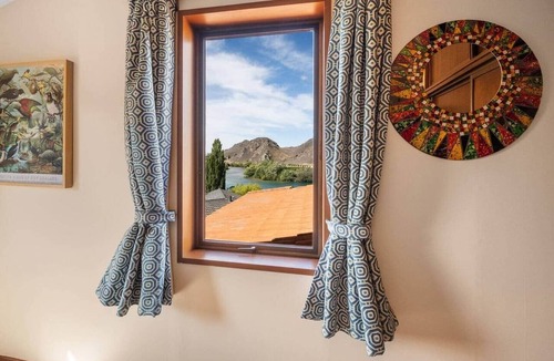 Alexandra House | River View - Mad Hacienda Guesthouse