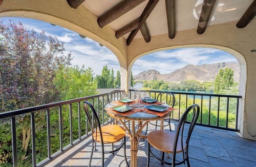 Alexandra House | River View - Mad Hacienda Guesthouse