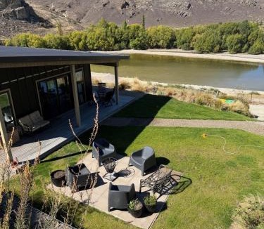 Alexandra House | Rivers Retreat - Central Alexandra - Central Otago