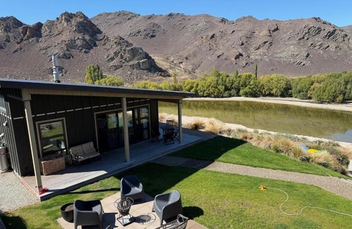 Alexandra House | Rivers Retreat - Central Alexandra - Central Otago