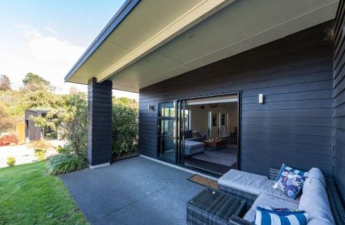 Rangatira Park House | Riverside in gated community, with spa pool and WI-FI