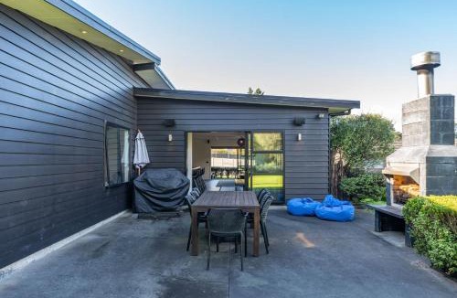 Rangatira Park House | Riverside in gated community, with spa pool and WI-FI