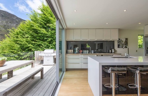Arthur's Point House | Riverview Retreat Queenstown (4 Bed) by MajorDomo | Arthur`s Point Alpine Villa with Shotover River Views & Spa Pool.