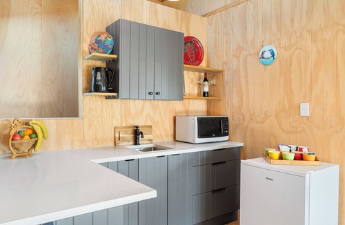 Laingholm House | Roberts Retreat - Auckland Holiday Home