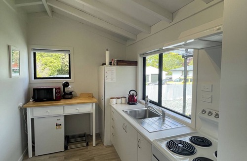 Te Anau Cottage | Romantic 1-bedroom guesthouse with all the extras!
