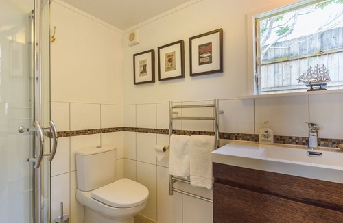 Waiheke Island Cottage | Romantic cottage with amazing seaviews - recommended by NZ HERALD