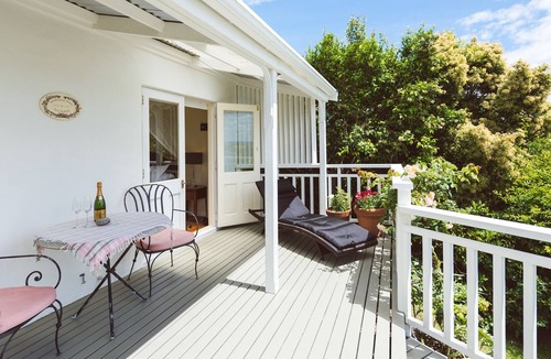 Waiheke Island Cottage | Romantic cottage with amazing seaviews - recommended by NZ HERALD