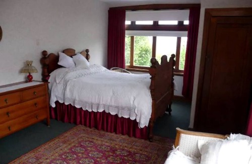 Nelson Cabin | Romantic Getaway in Historic Bed and Breakfast near Tasman Bay, South Island
