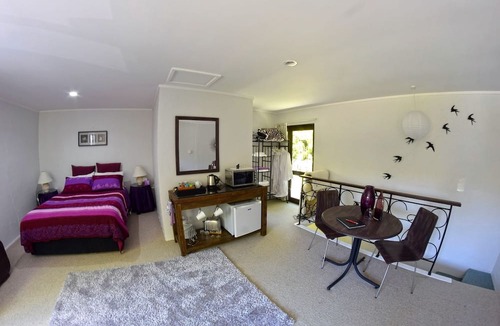 Te Popo Cabin | Romantic Getaway Nestled in Nature near New Plymouth, North Island