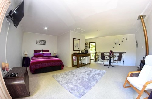 Te Popo Cabin | Romantic Getaway Nestled in Nature near New Plymouth, North Island