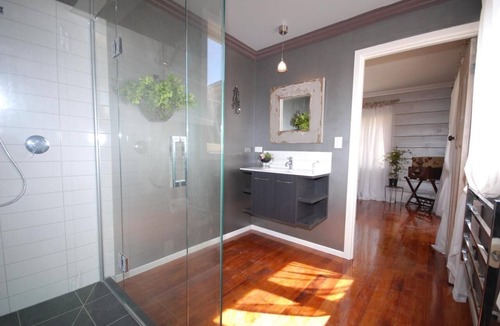 Waimauku Cottage | Romantic Retreat - Honeysuckle Cottage