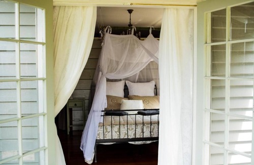 Waimauku Cottage | Romantic Retreat - Honeysuckle Cottage