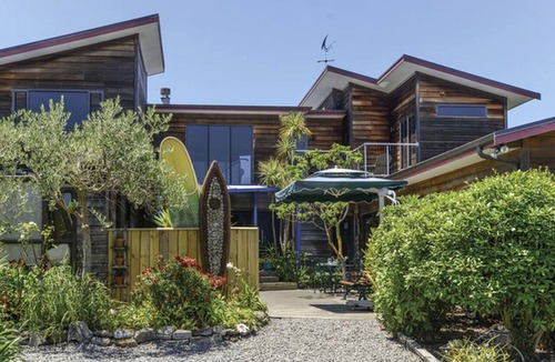 Napier Cottage | Romantic Suite Rental Located in Wine Country near Napier, North Island
