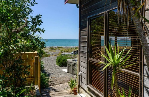 Napier Cottage | Romantic Suite Rental Located in Wine Country near Napier, North Island