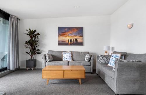 Mount Maunganui Apartment | Rooftop Retreat - Mount Maunganui Holiday Home