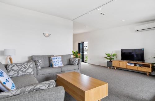 Mount Maunganui Apartment | Rooftop Retreat - Mount Maunganui Holiday Home