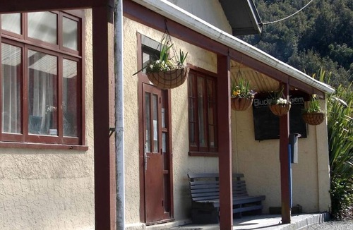Taylorville Cabin | Room for Three in a Holiday Lodge near Greymouth, New Zealand