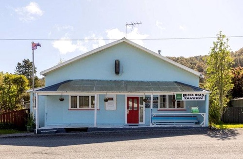 Taylorville Cabin | Room for Three in a Holiday Lodge near Greymouth, New Zealand