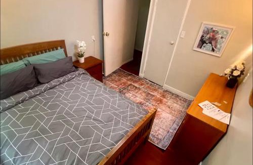 Remuera House | Room In flat is 1st door past carport