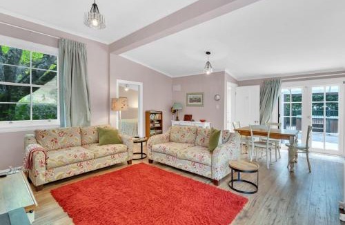 Masterton District House | Rose Cottage - Tranquil retreat