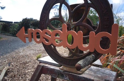 Waimauku Villa | Rosebud Cottage - Romantic Getaway