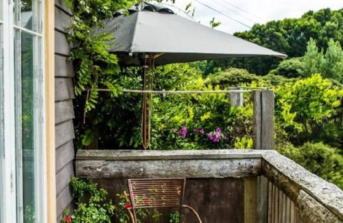 Waimauku Villa | Rosebud Cottage - Romantic Getaway