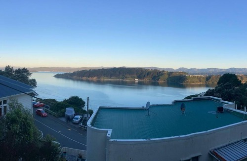 Wellington Apartment | Roseneath ‘City Walk’ with Views and Garage/2brm