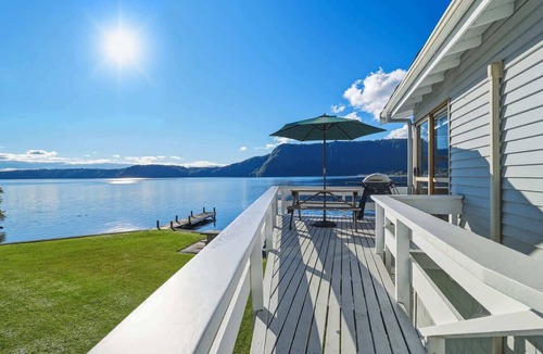 Rototai House | Rotoiti Boathouse - Waterfront, Jetty, Kayaks