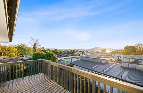 Owhata House | Rotorua Misty Lake Holiday Home