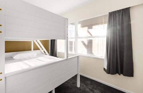 Owhata House | Rotorua Misty Lake Holiday Home