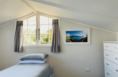 Russell Villa | Russell Accommodation - 9 The Strand - 4 Bedroom - Historic - Beach Front