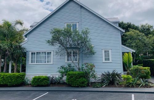 Russell House | Russell Cottages - Kingfisher Cottage 3 Bedroom - POOL-SPA-BBQ