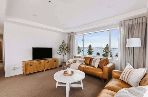 Mount Maunganui Apartment | Rustic Luxe Mount Escape Sea Views Pool & Gym