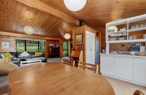 Nukuhau House | Rutherfurd Lakehouse - Taupō Holiday Home