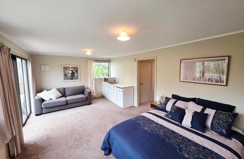 Mosgiel House | Saddleview Cottage - Horse and Pet Friendly