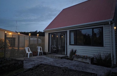 Mosgiel House | Saddleview Cottage - Horse and Pet Friendly