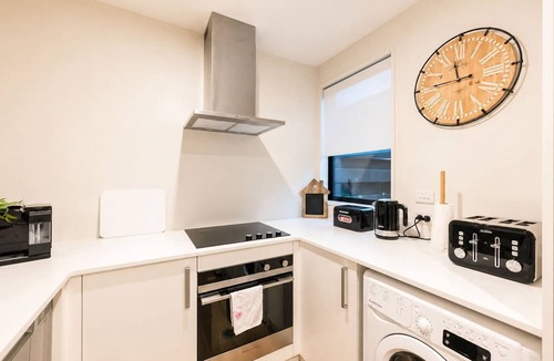 Christchurch City Centre Apartment | Salisbury Garden | 2BR with Parking | CBD