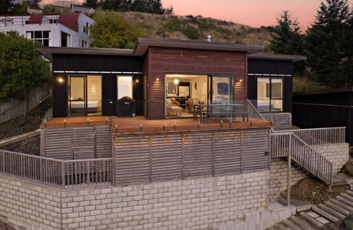 Sunshine Bay Apartment | Sam`s Sanctuary | Stunning Views & Spacious Home