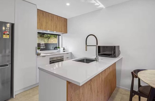 Saint Albans House | Sanctuary in St Albans: Chic 2-Bedroom Retreat