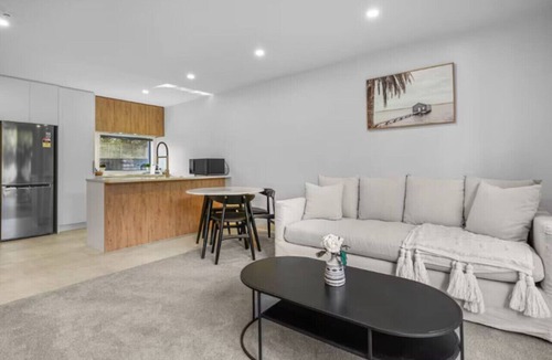 Saint Albans House | Sanctuary in St Albans: Chic 2-Bedroom Retreat