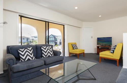 Mount Maunganui House | Sand Castles - Mount Maunganui Holiday Home