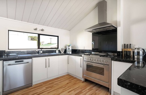 Papamoa Beach House | Sandbanks - Papamoa Holiday Home