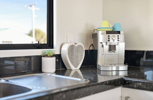 Papamoa Beach House | Sandbanks - Papamoa Holiday Home