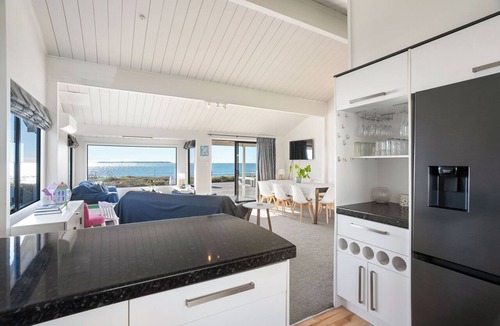 Papamoa Beach House | Sandbanks - Papamoa Holiday Home